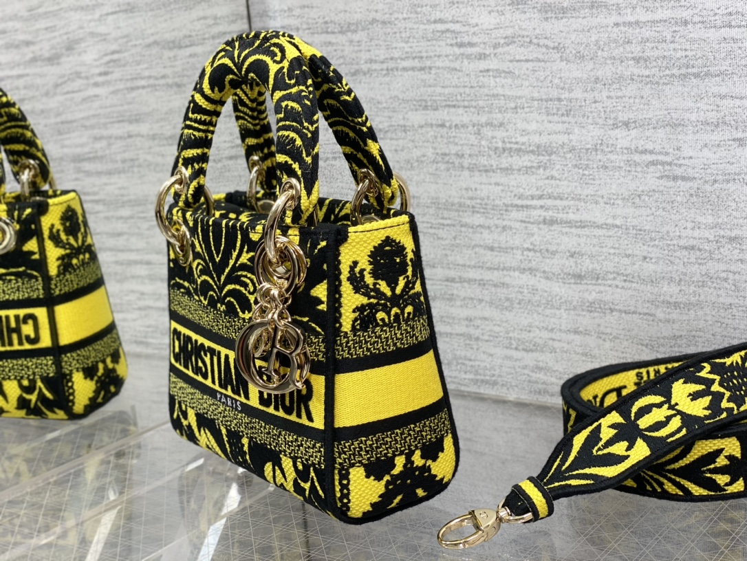 Handbag Dior size 17*7*15 cm - vstockx