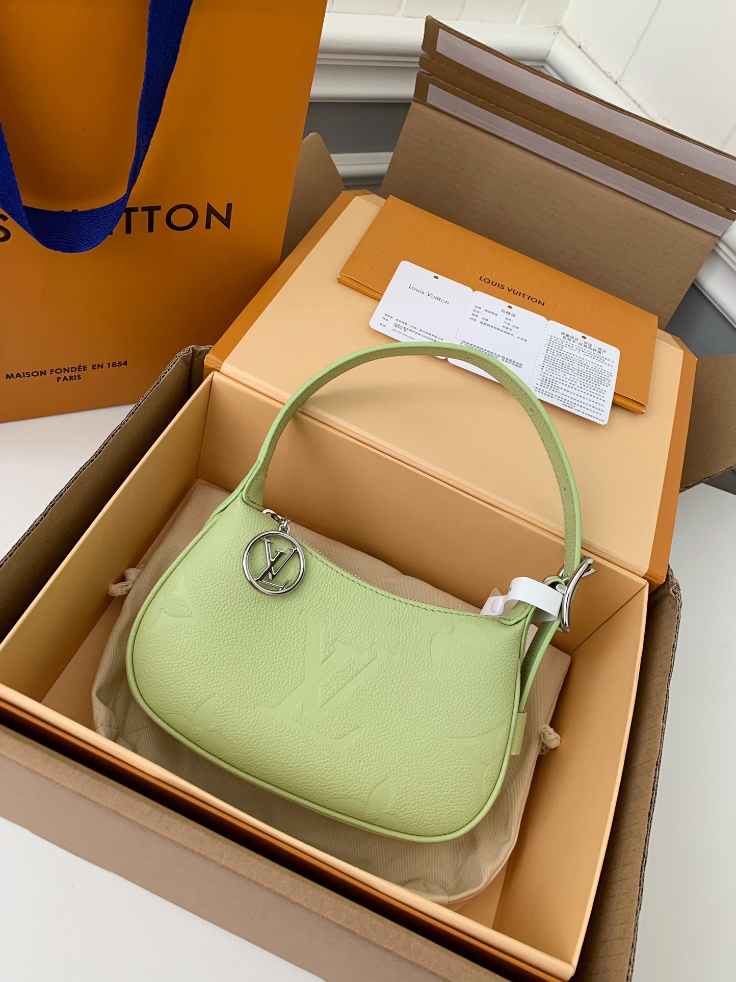 Handbags Louis Vuitton M82391 size:20.5*11*5 cm - vstockx