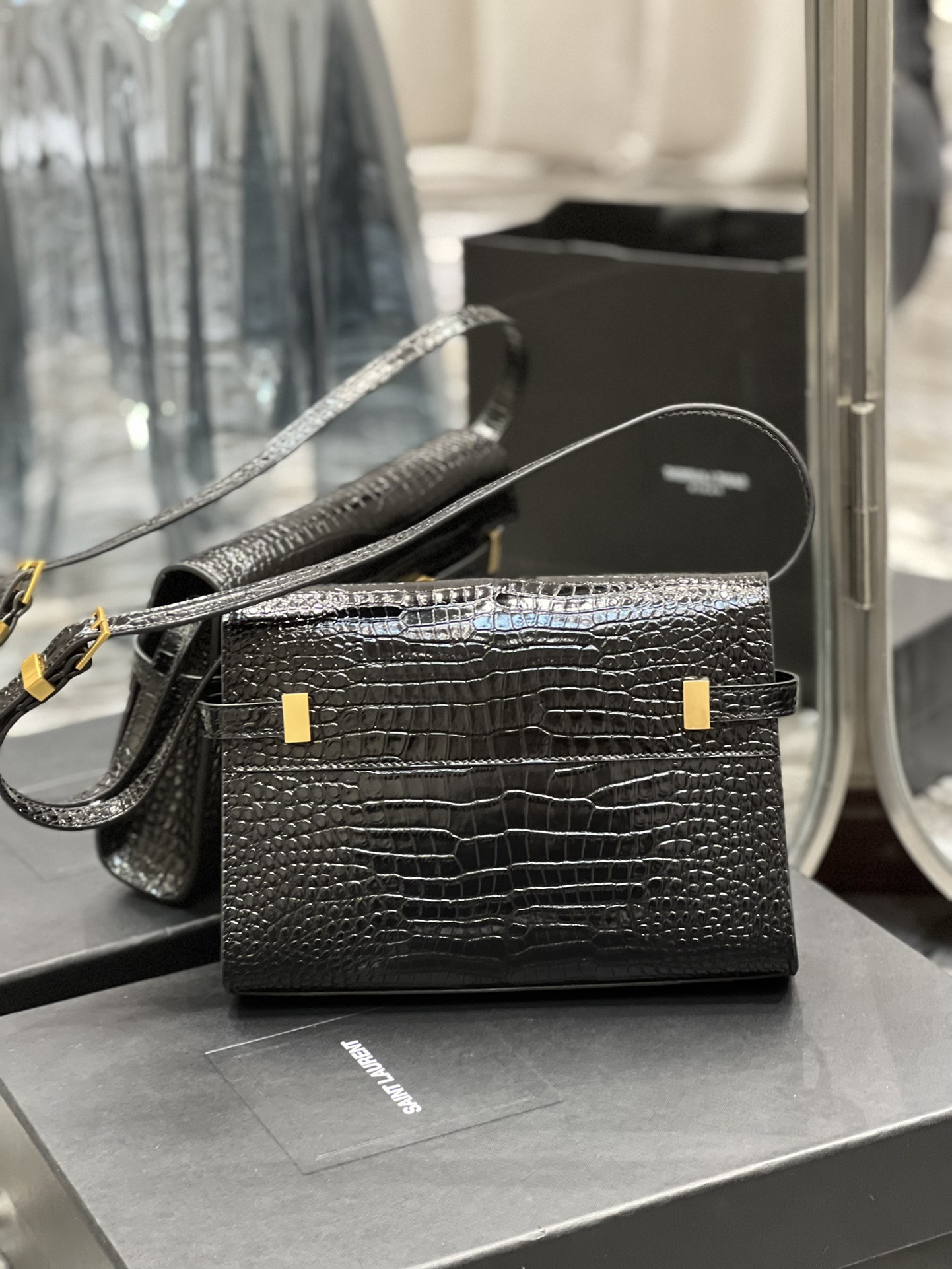 Handbags SAINT LAURENT 675626 size 24x17.5x6 cm - vstockx