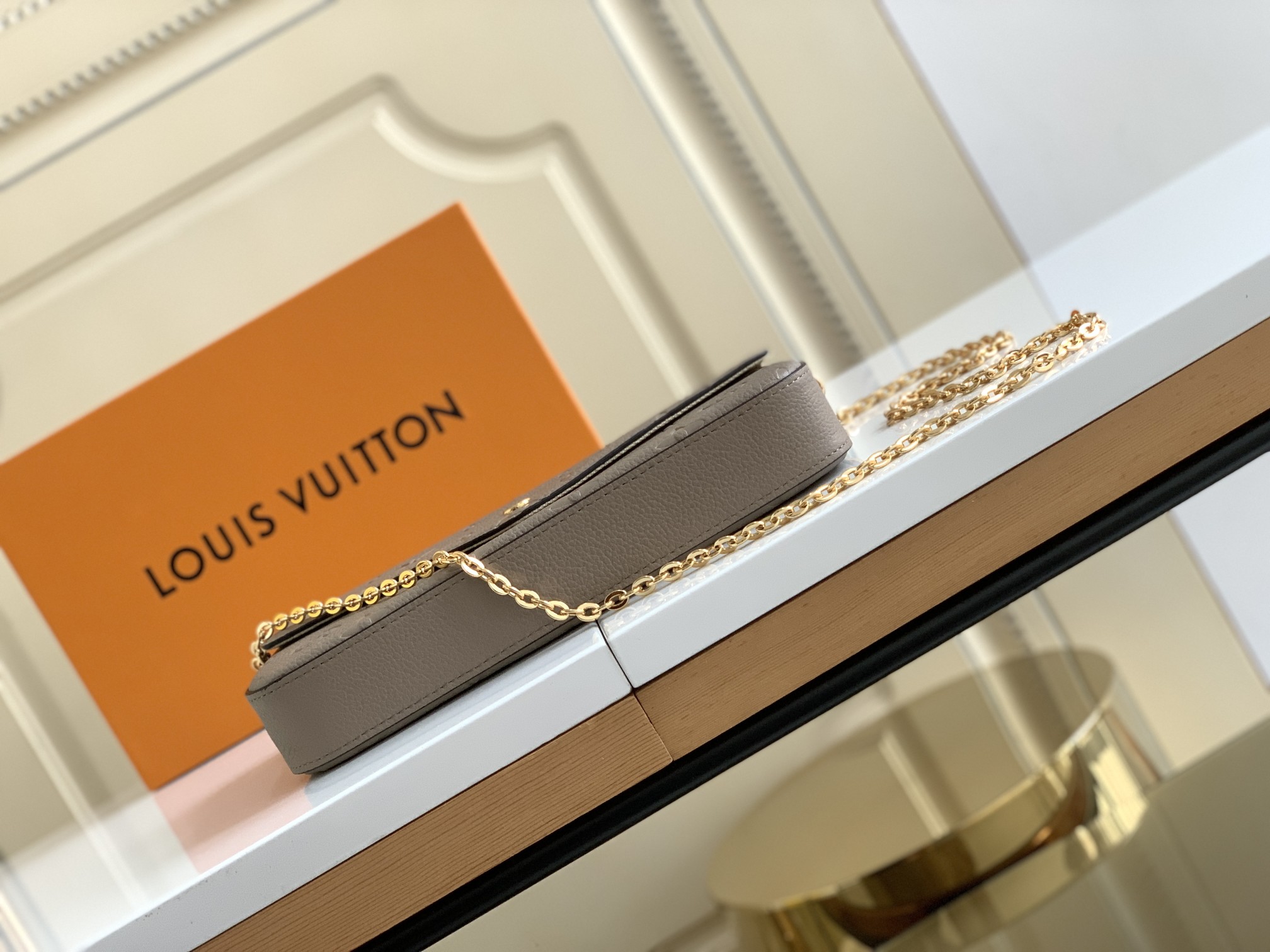 Handbag Louis Vuitton M68697 size 21  12  3 cm - vstockx