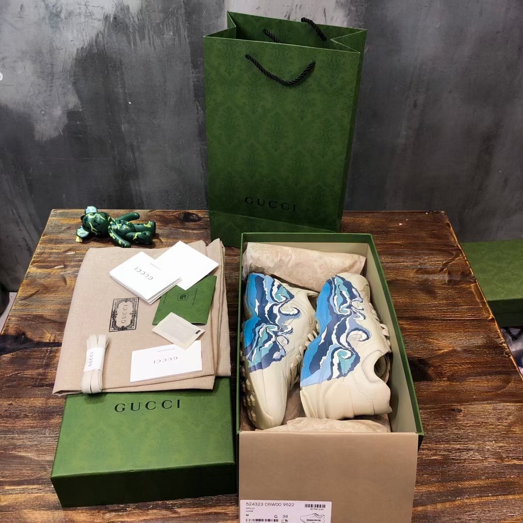 Gucci Rhyton sneaker 32 - vstockx
