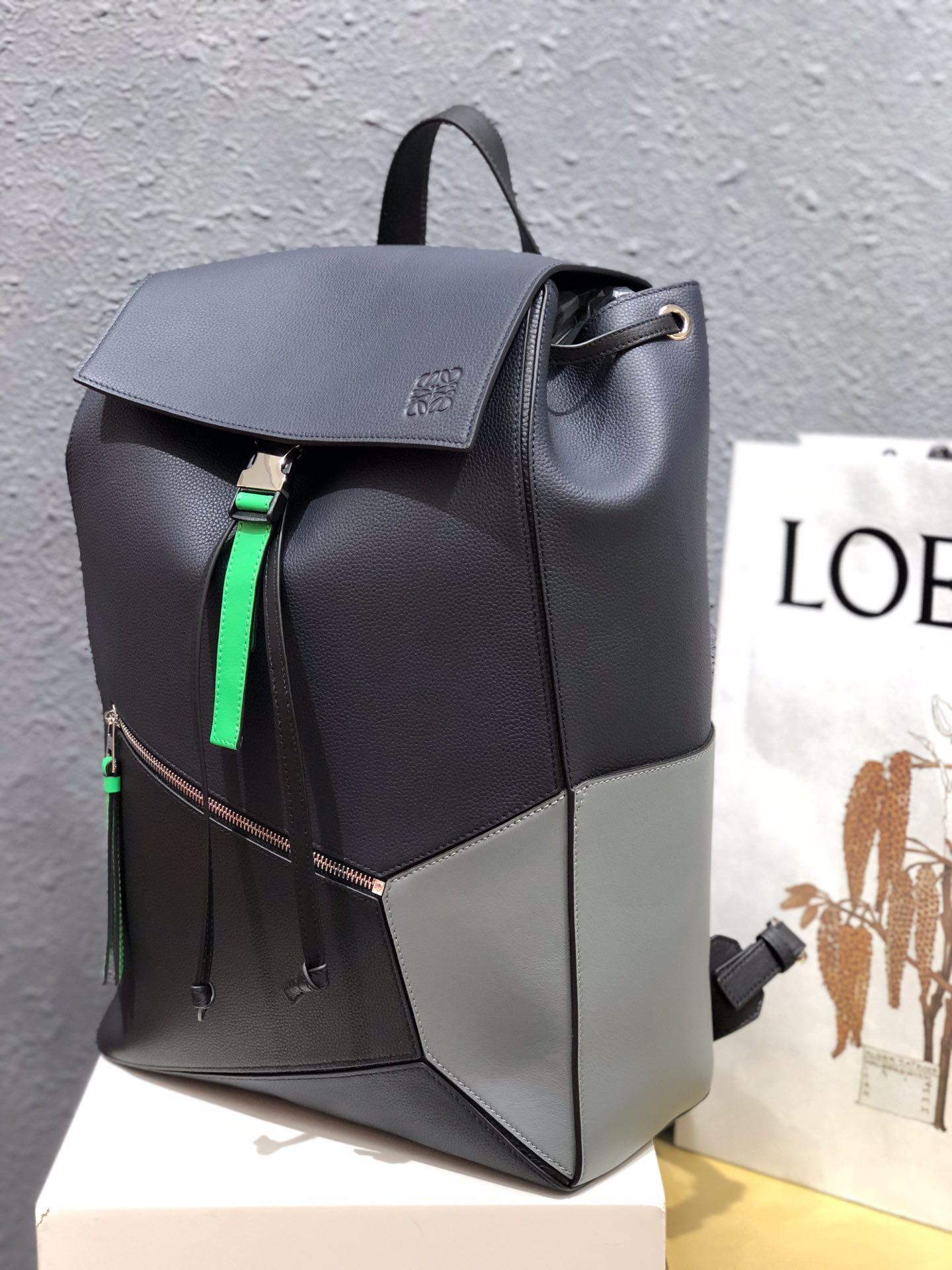 Handbags LOEWE ykk size:33x44.5x19 cm - vstockx