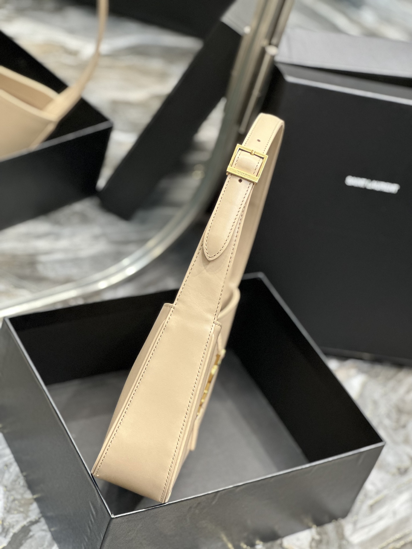 Handbags SAINT LAURENT 657228 size 25X14X6 cm - vstockx