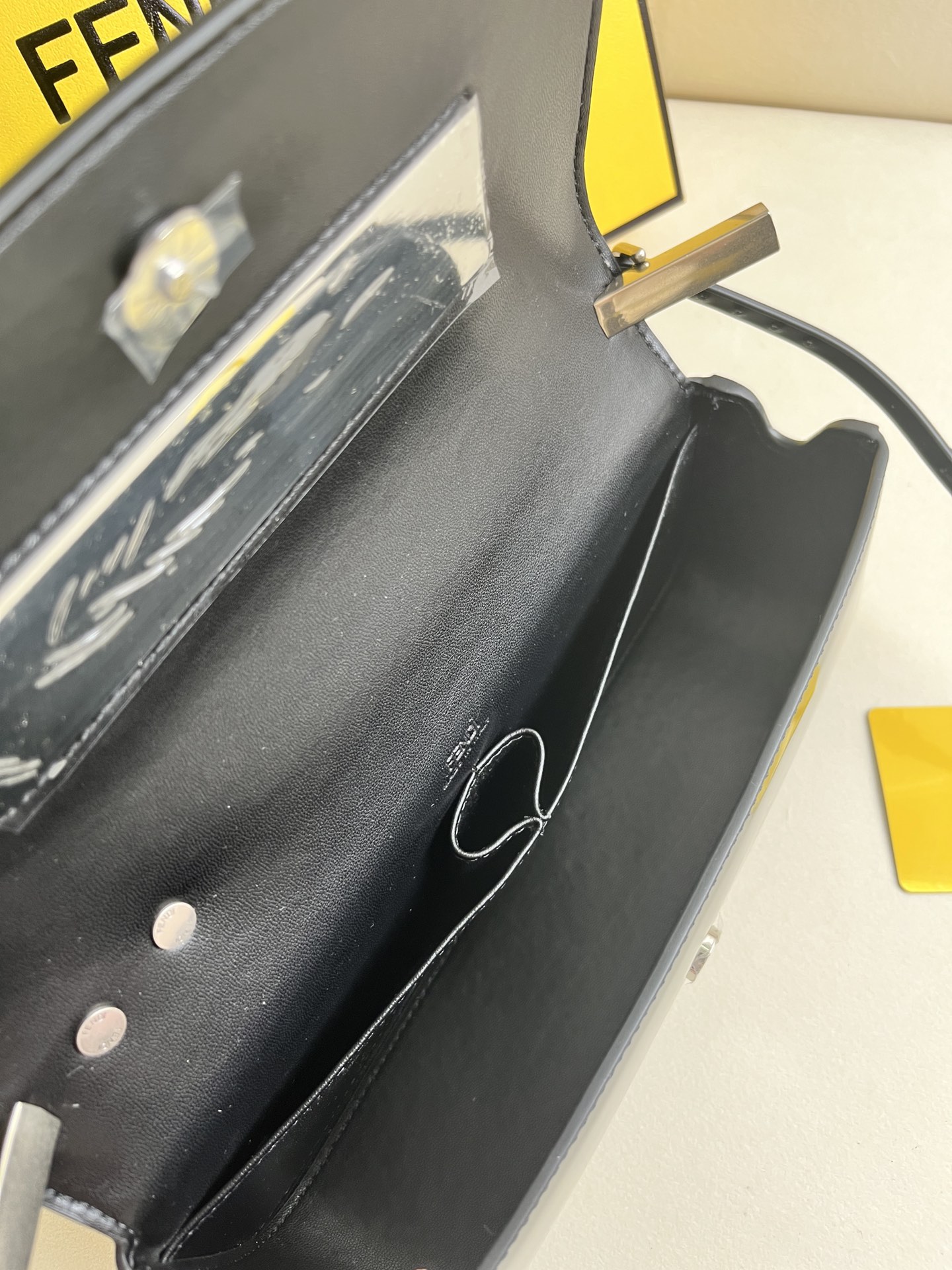 handbags FENDI 8605 size:23*13*7cm - vstockx