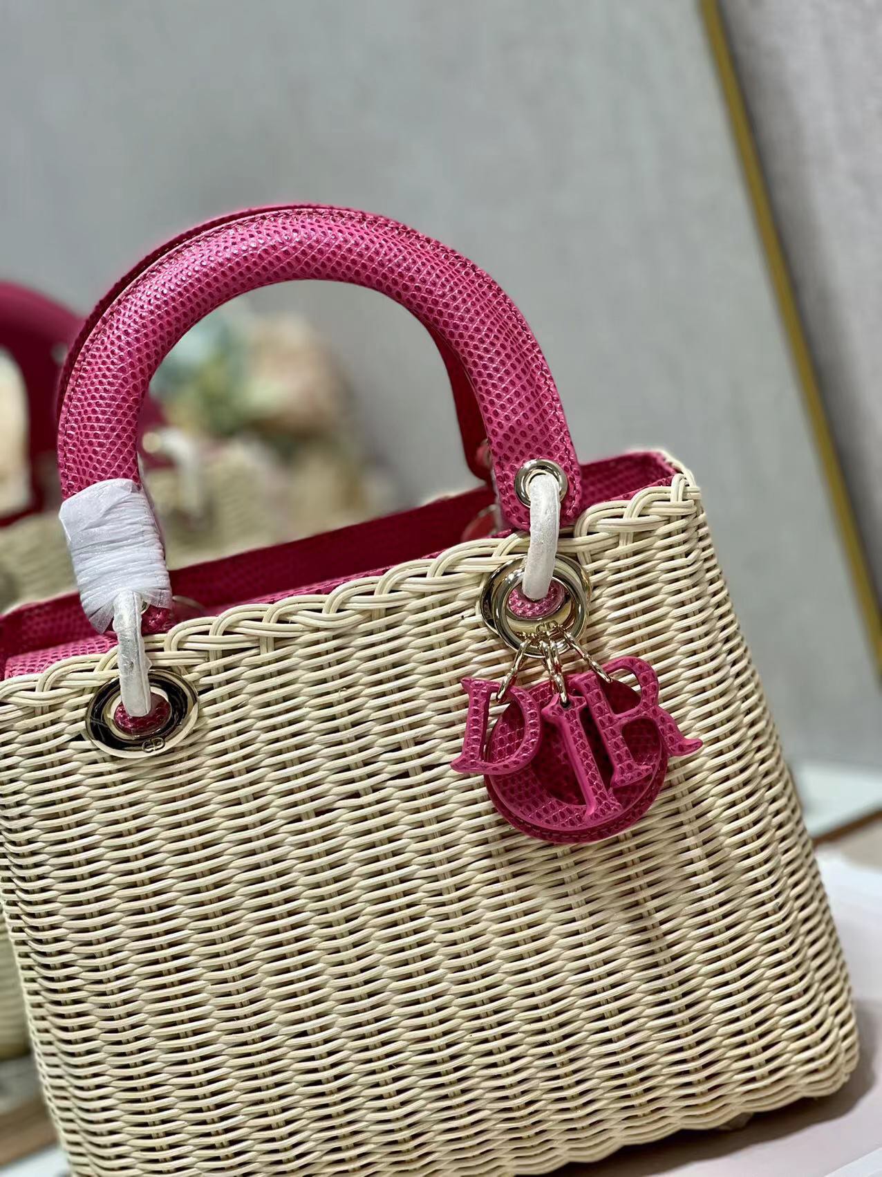 Handbag Dior 9989 size 24  20  11 cm - vstockx