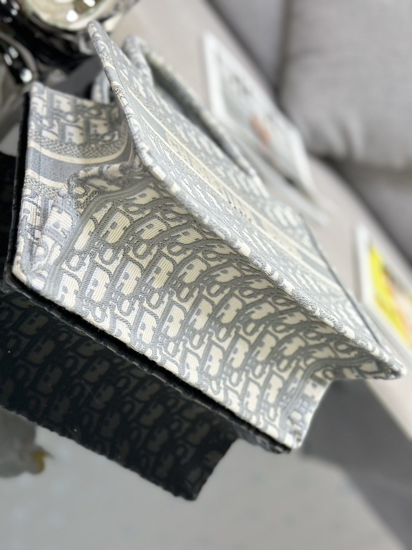 Handbag Dior M1286 size 26.5 x 21 x 14 cm - vstockx