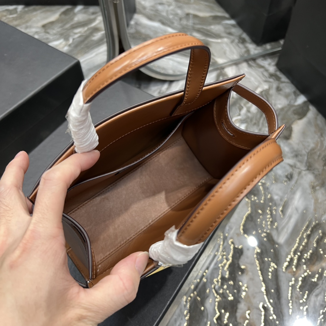 Handbags SAINT LAURENT 593741 size 21x16x9 cm - vstockx