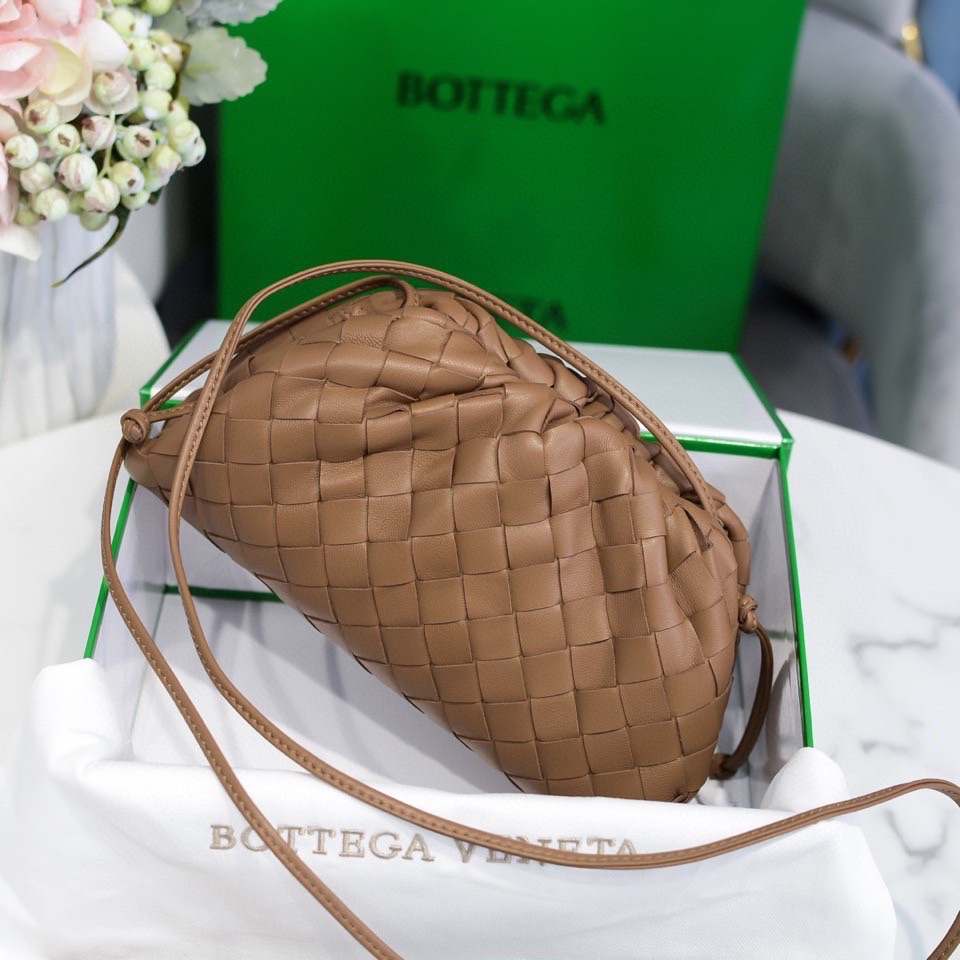 handbags Bottega Veneta The pouch size:23*13*8 - vstockx
