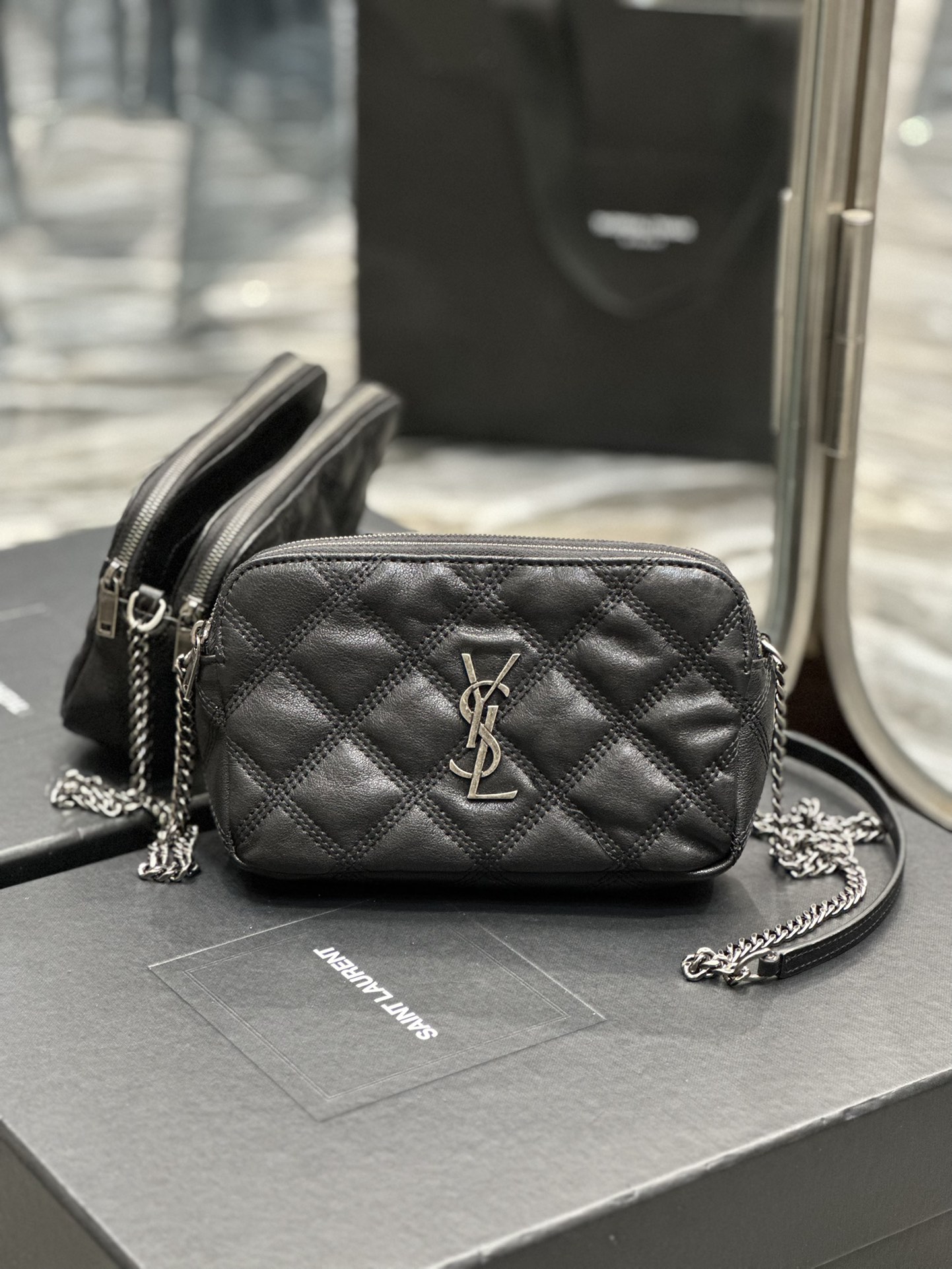 Handbags SAINT LAURENT 698567 size 19x11x5 cm - vstockx