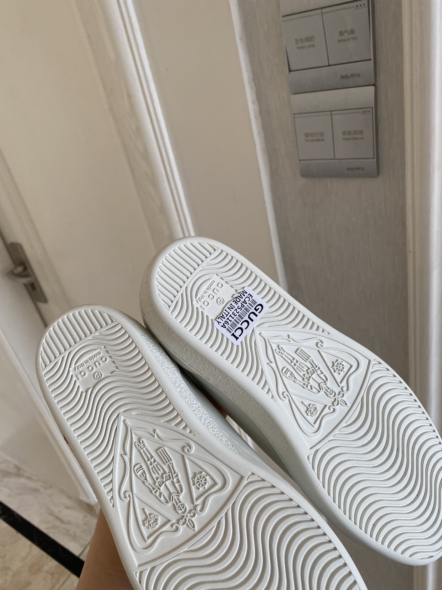 Gucci Women's Ace sneaker with bee sneaker 4 - vstockx