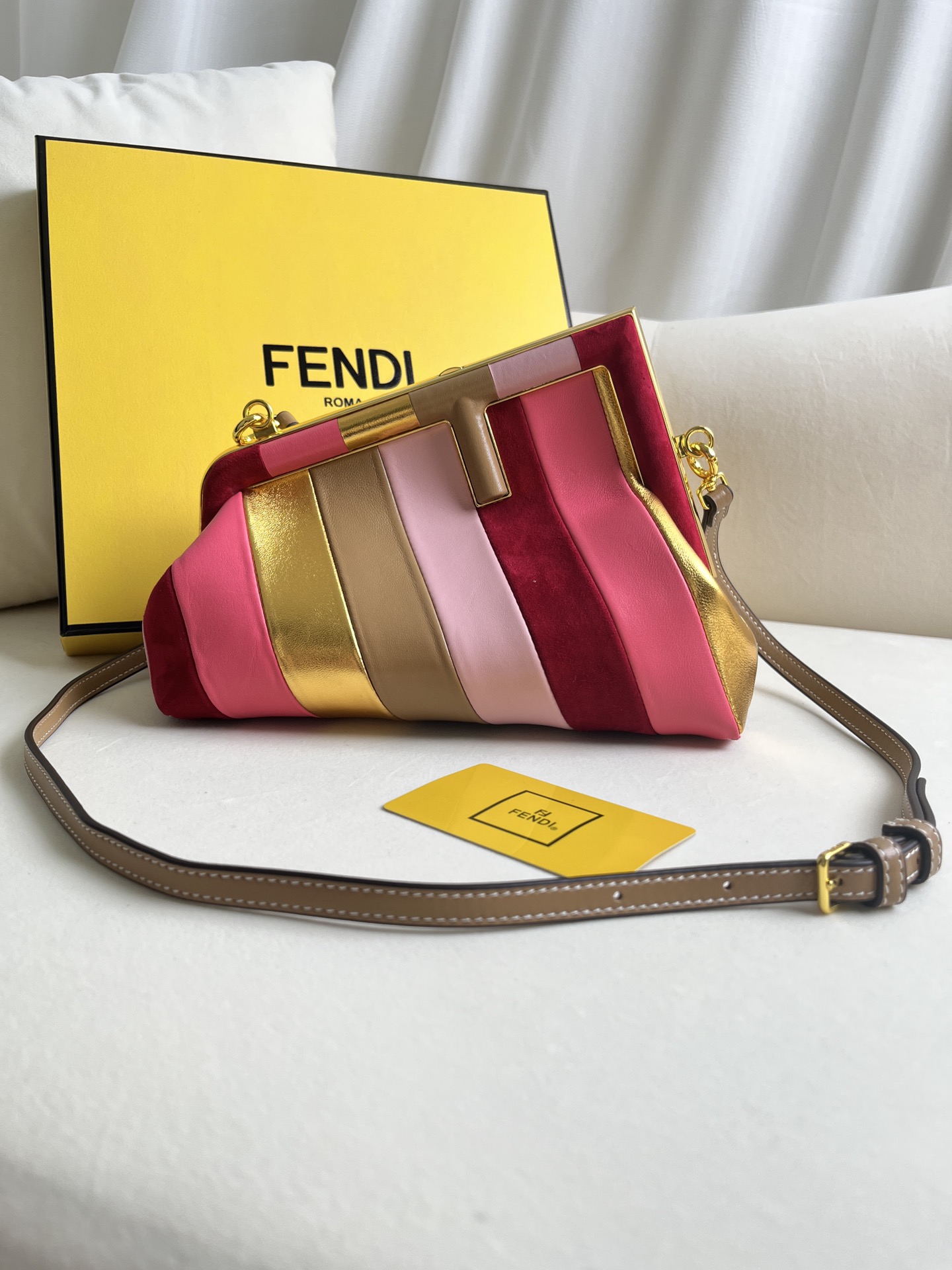 handbags FENDI 129 size:26*18*9.5cm - vstockx