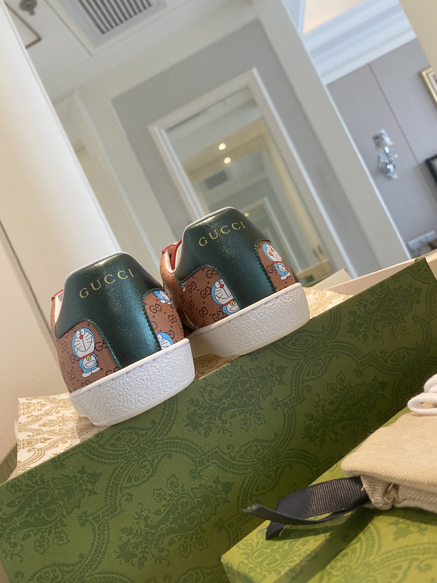 Gucci Women's Ace sneaker with bee sneaker 4 - vstockx