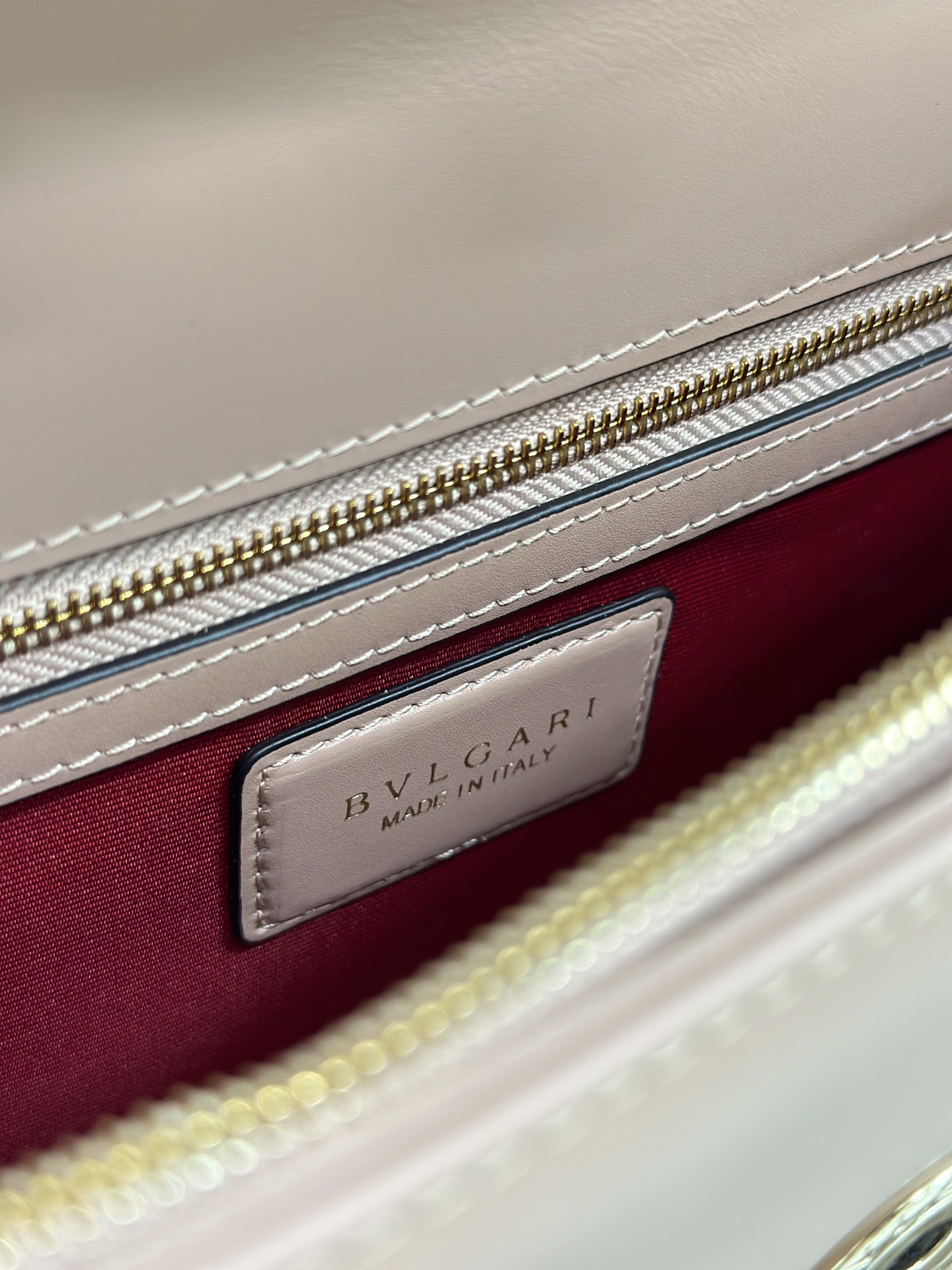 Handbags Bvlgari 35362 size:28*19*8 cm - vstockx