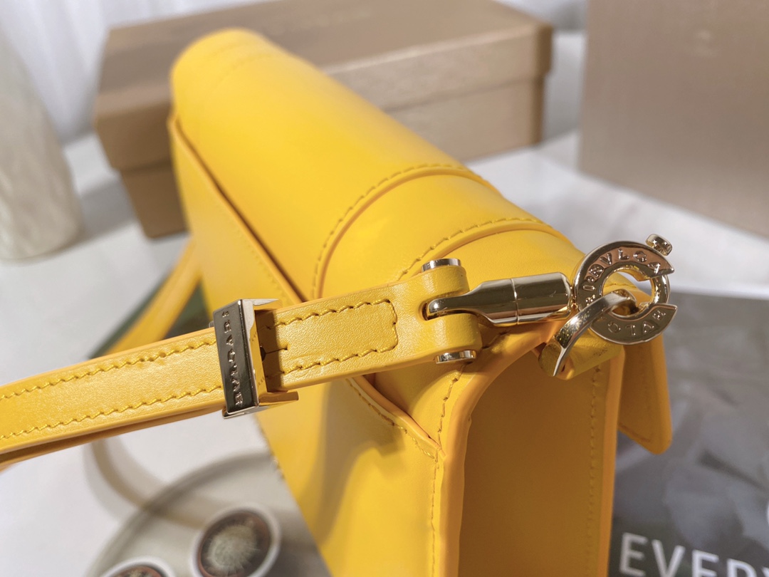 Handbags Bvlgari 292104950 size:22*15*4.5 cm - vstockx