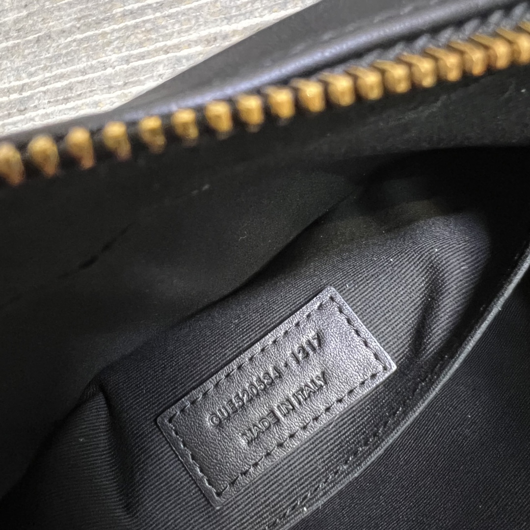 Handbags SAINT LAURENT 520534 size 23x16x6 cm - vstockx