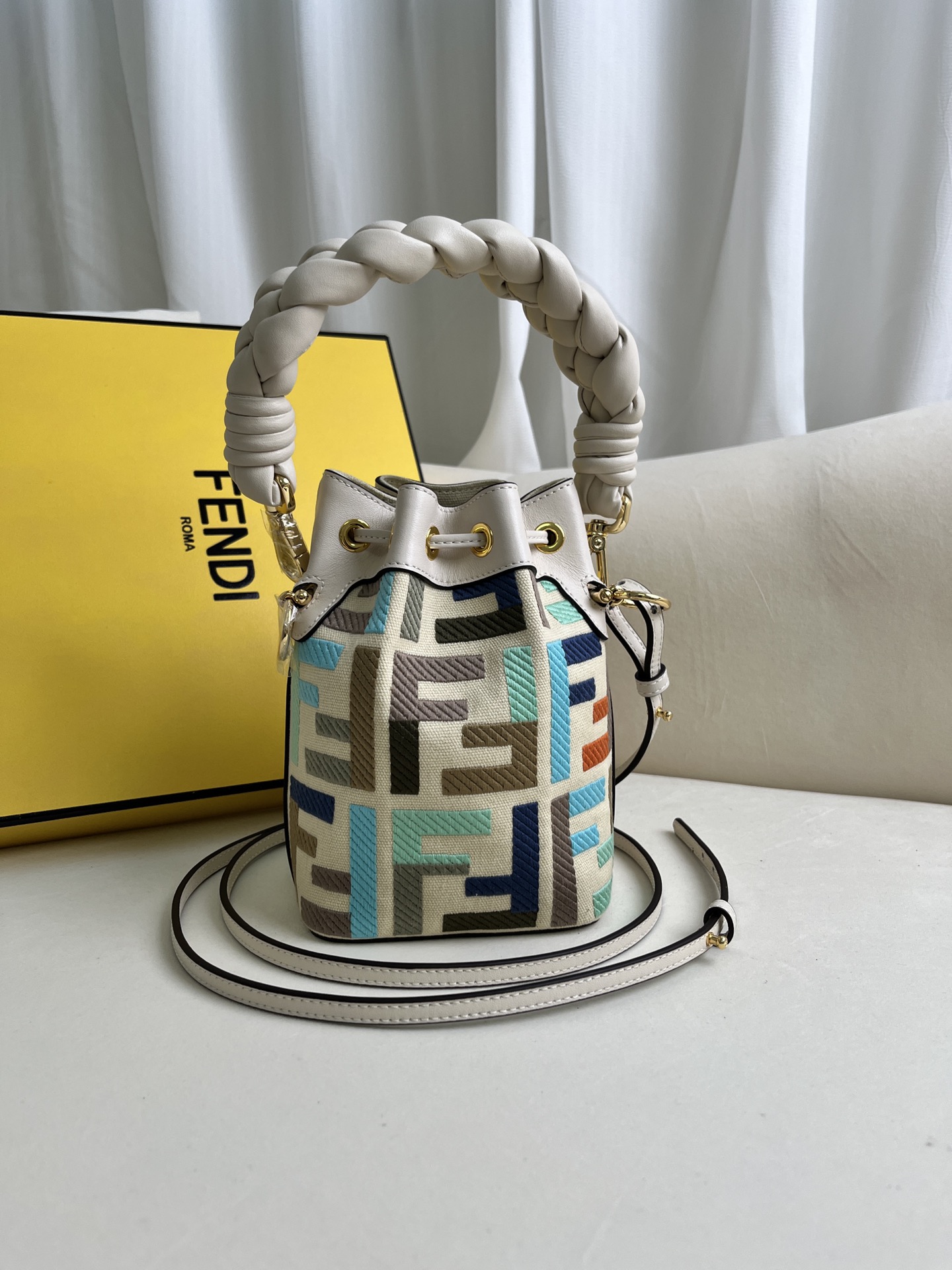 handbags FENDI 038 size:12*18*10cm - vstockx