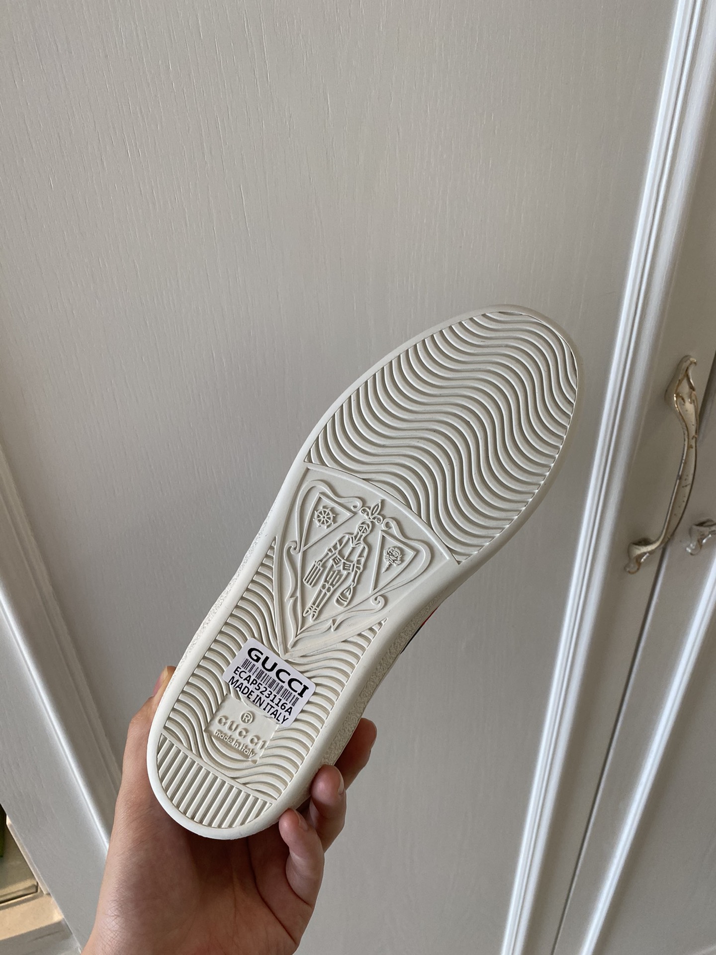 Gucci Women's Ace sneaker with bee sneaker 4 - vstockx