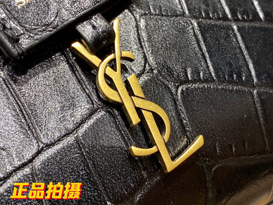 Handbags SAINT LAURENT 612367 size 18x17x8 cm - vstockx