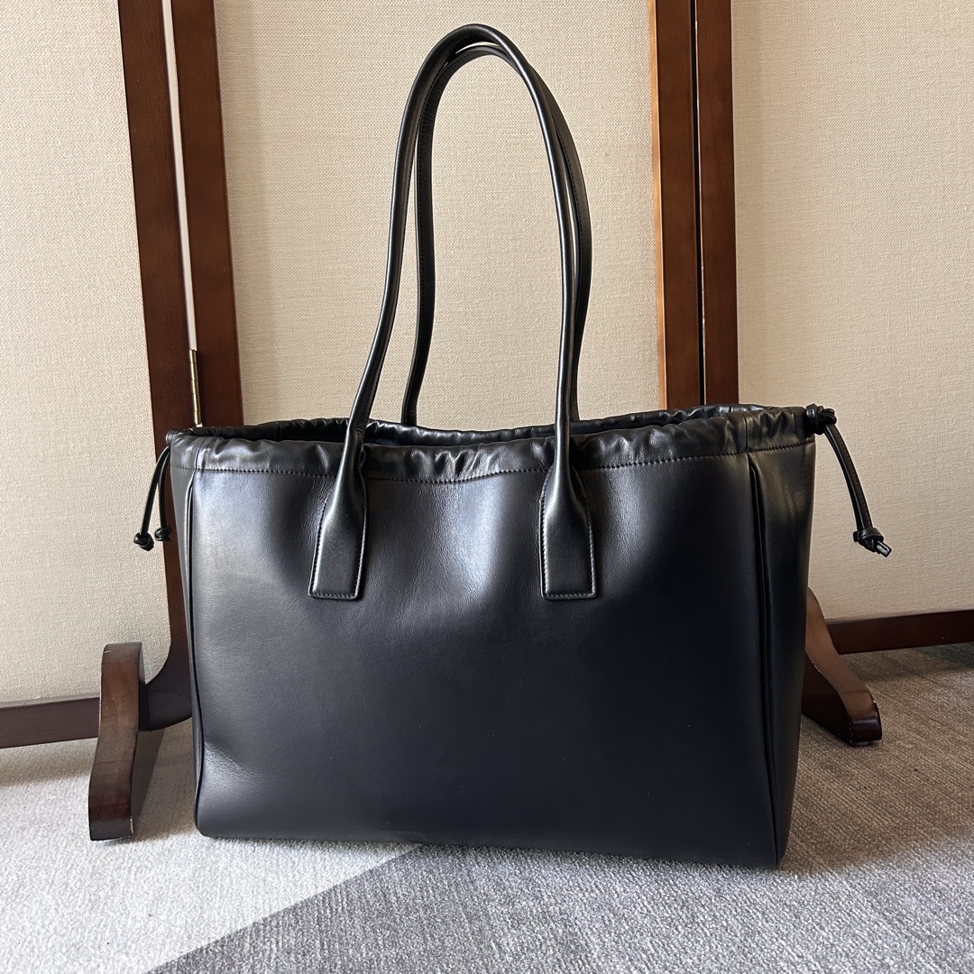 Handbags CELIN CABAS TRIOMPHE 199973 size:44 * 28 *18 cm - vstockx