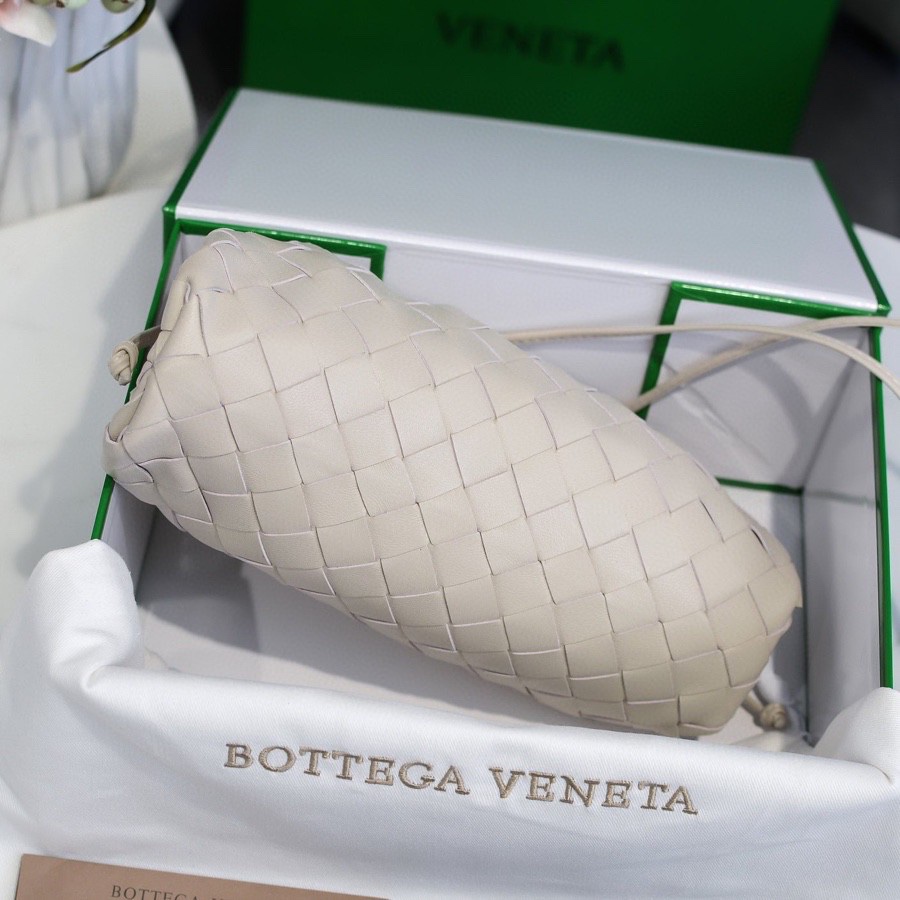 handbags Bottega Veneta The pouch size:23*13*8 - vstockx