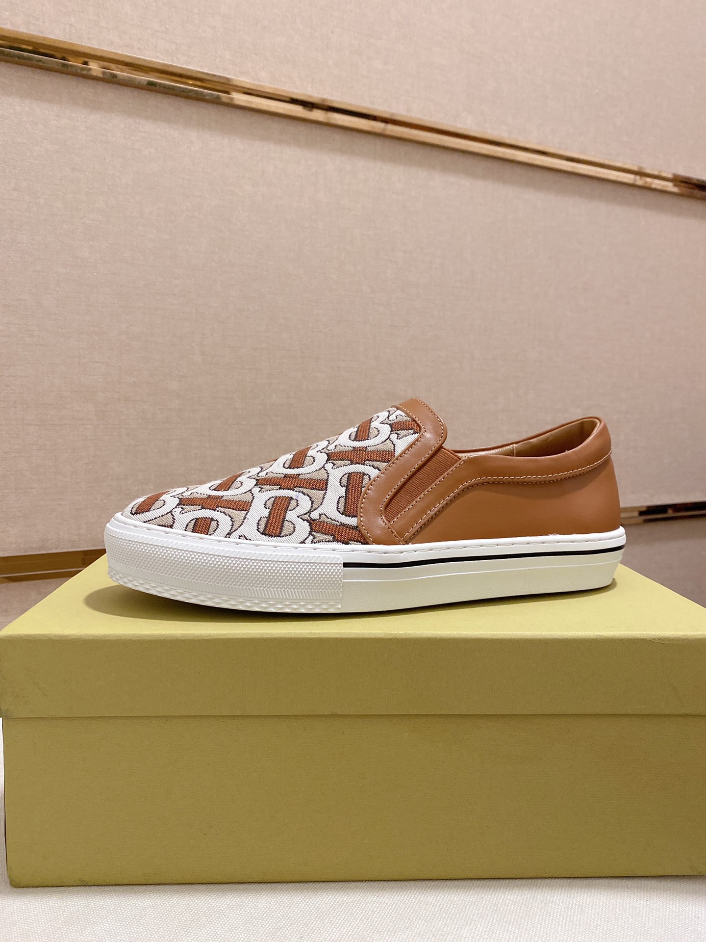 Burberry Perforated Check Sneaker 23 - vstockx