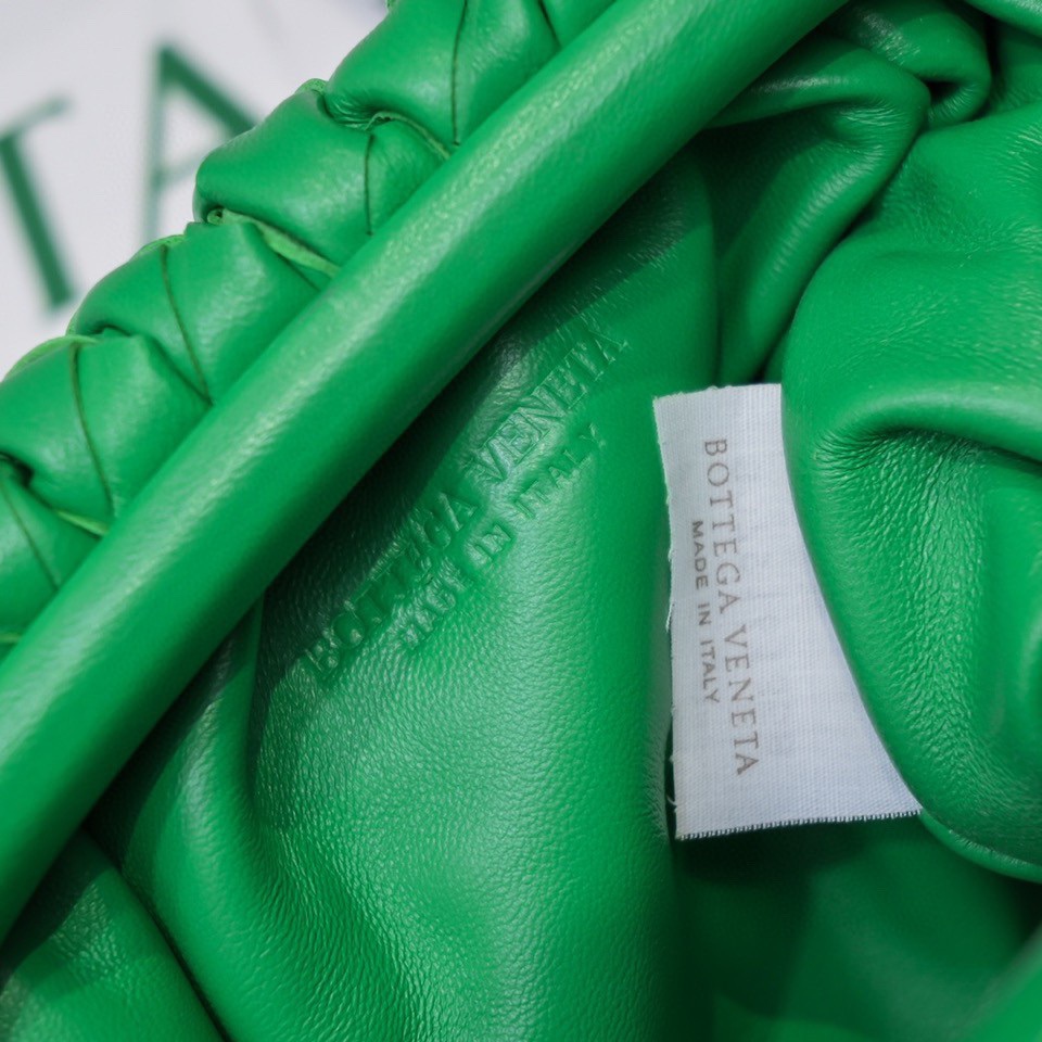 handbags Bottega Veneta The pouch size:23*13*8 - vstockx