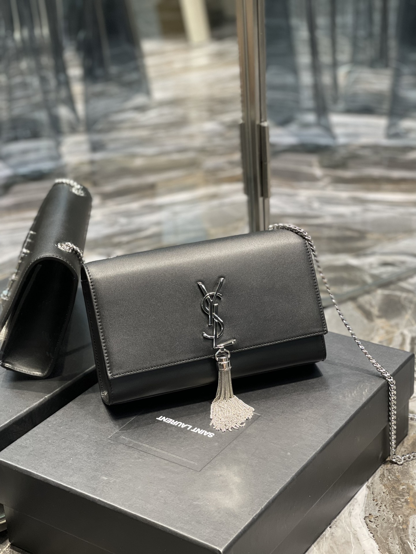 Handbags SAINT LAURENT 354119 size 24x14.5x5 cm - vstockx