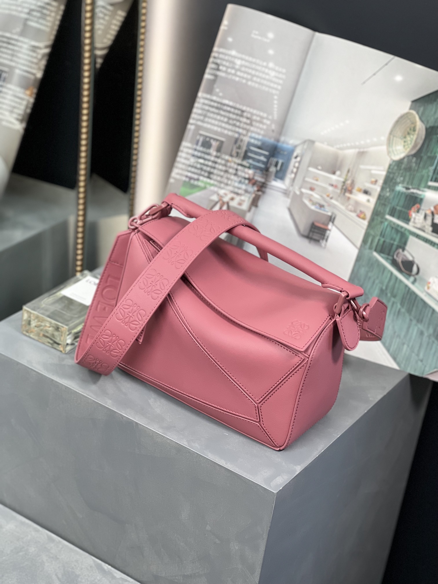 Handbags LOEWE  size:24-16.5-10.5 cm - vstockx