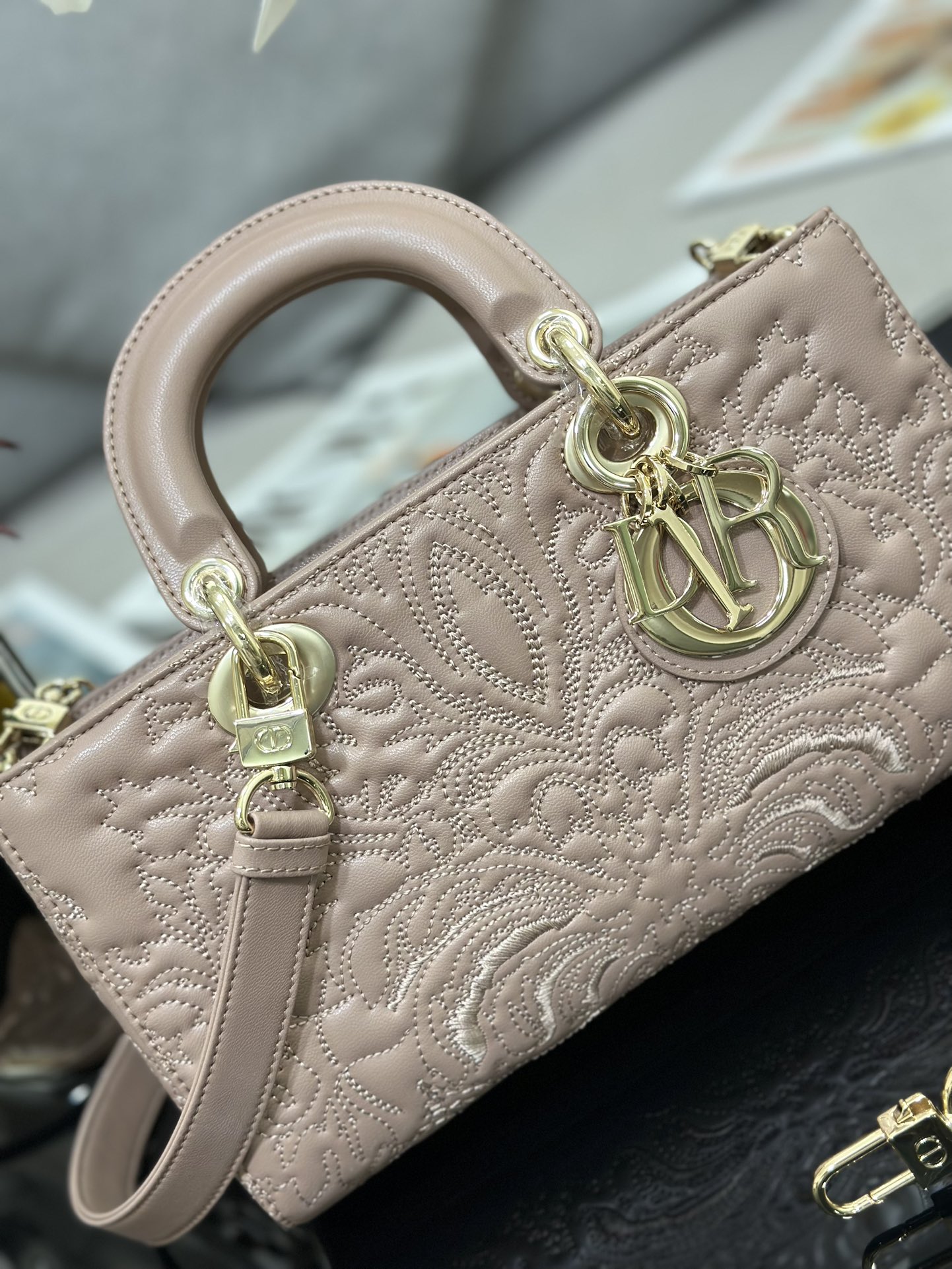 Handbags Lady Dior M0540 size:22*13.5*5 cm - vstockx
