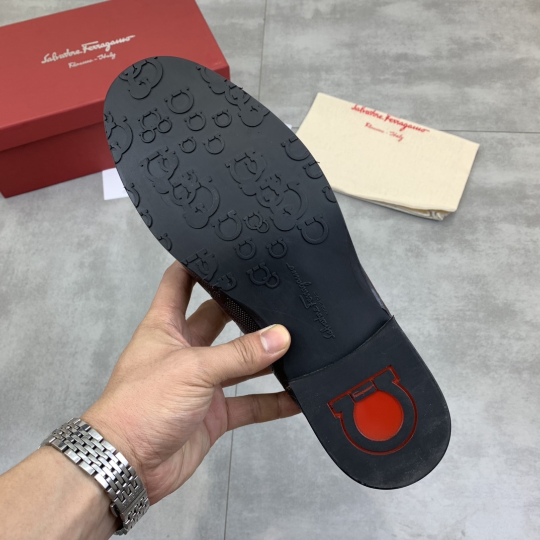 Salvatore Ferragamo Boots 13 - vstockx