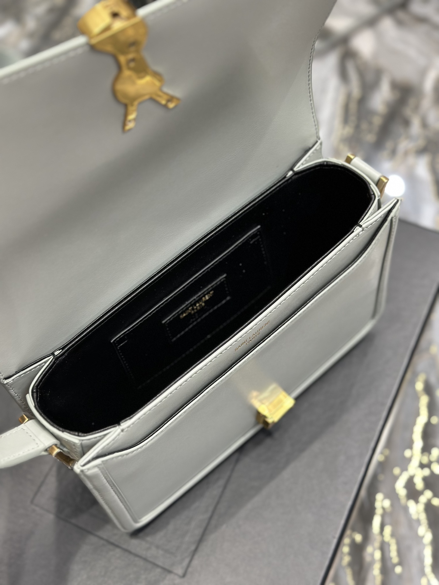 Handbags SAINT LAURENT 634305 size 23x16x6 cm - vstockx