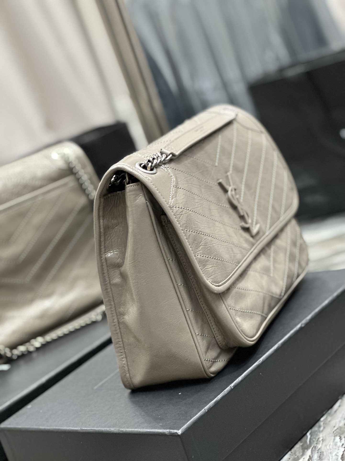 Handbags SAINT LAURENT 498830 size 32x23x9 CM - vstockx