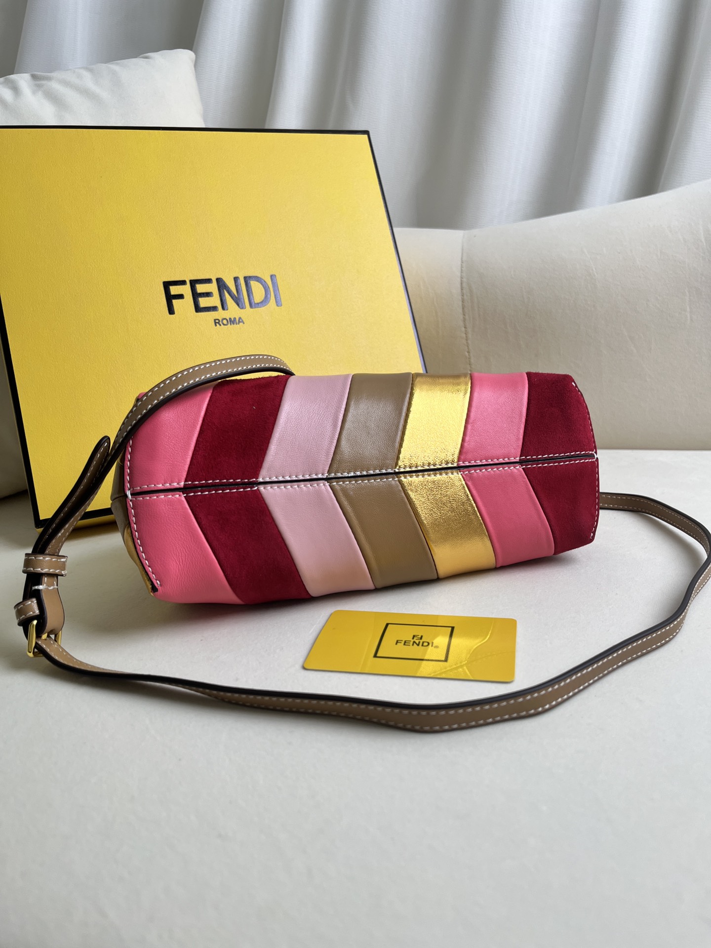 handbags FENDI 129 size:26*18*9.5cm - vstockx