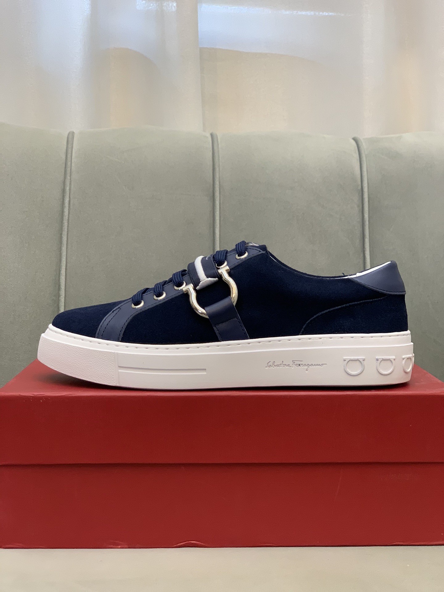 Salvatore Ferragamo Gancini Sneaker 6 - vstockx