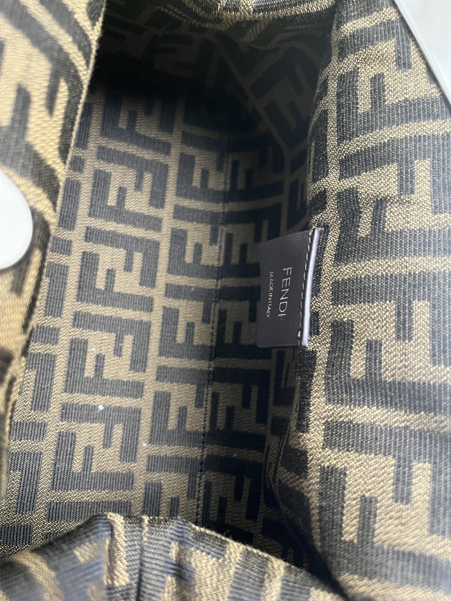 handbags FENDI 129 size:26 - vstockx