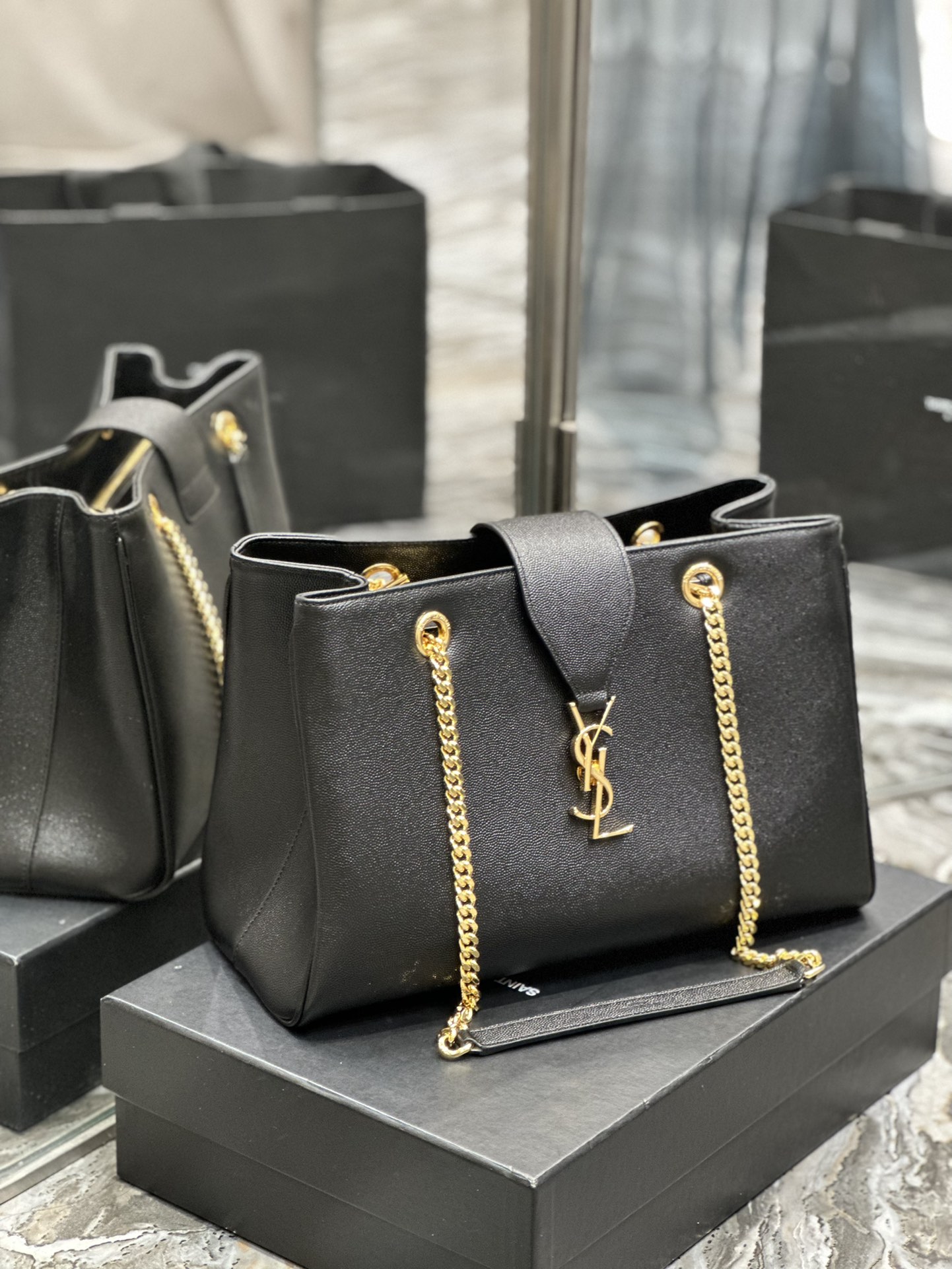 Handbags SAINT LAURENT 668900 size 33  22  15 cm - vstockx