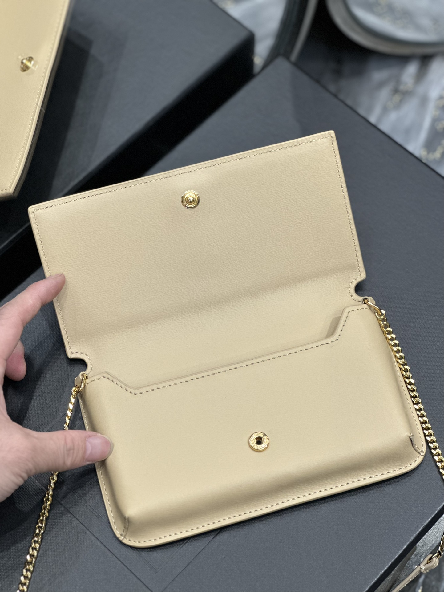 Handbags SAINT LAURENT 635095 size 18x11x2 cm - vstockx