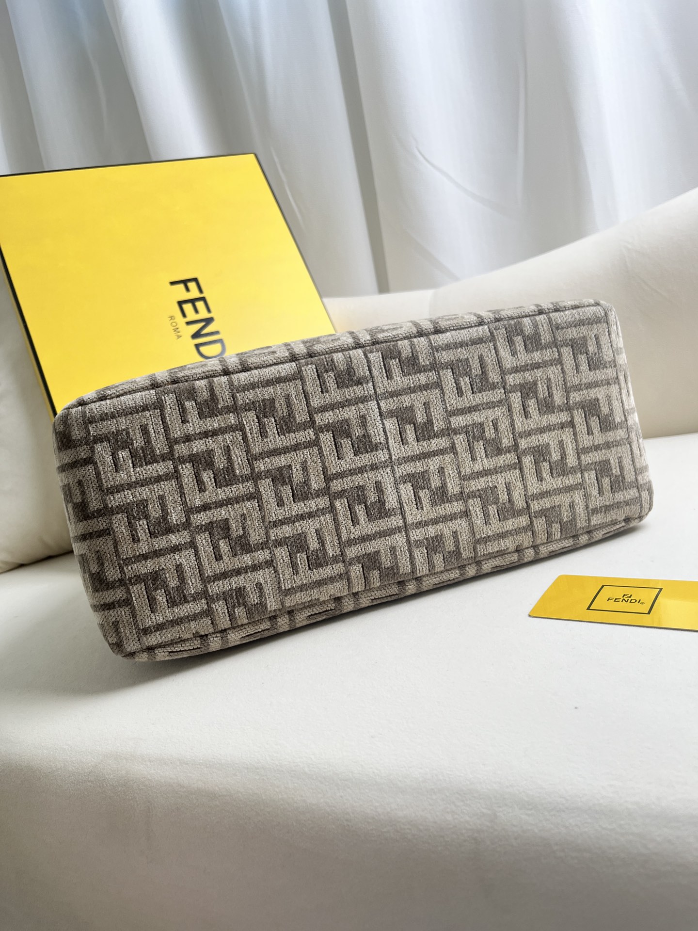 handbags FENDI 014 size:23.5*36*14cm - vstockx