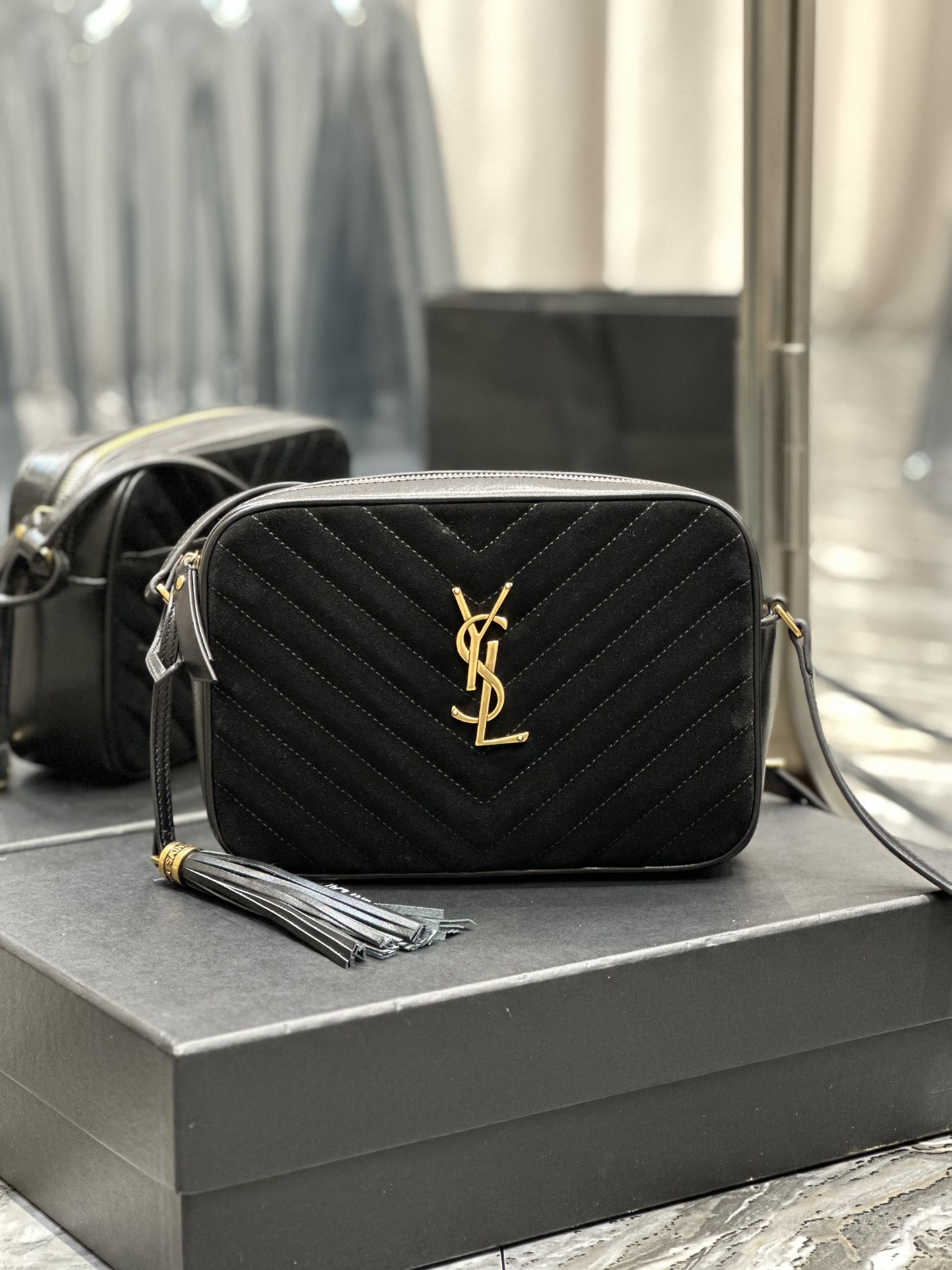 Handbags SAINT LAURENT 520534 size 23x16x6 cm - vstockx