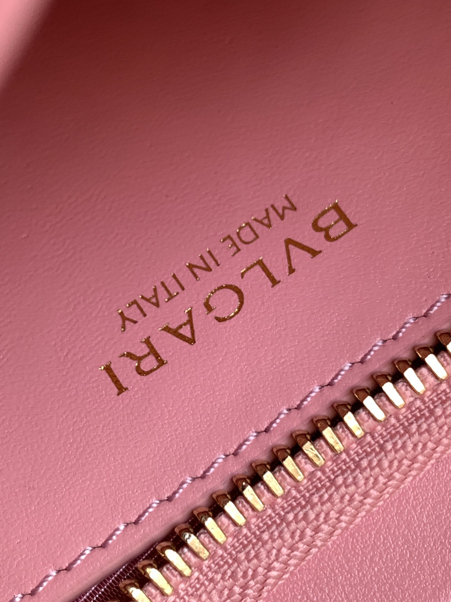 Handbags Bvlgari 2916340801 size:19.5*20*5 cm - vstockx