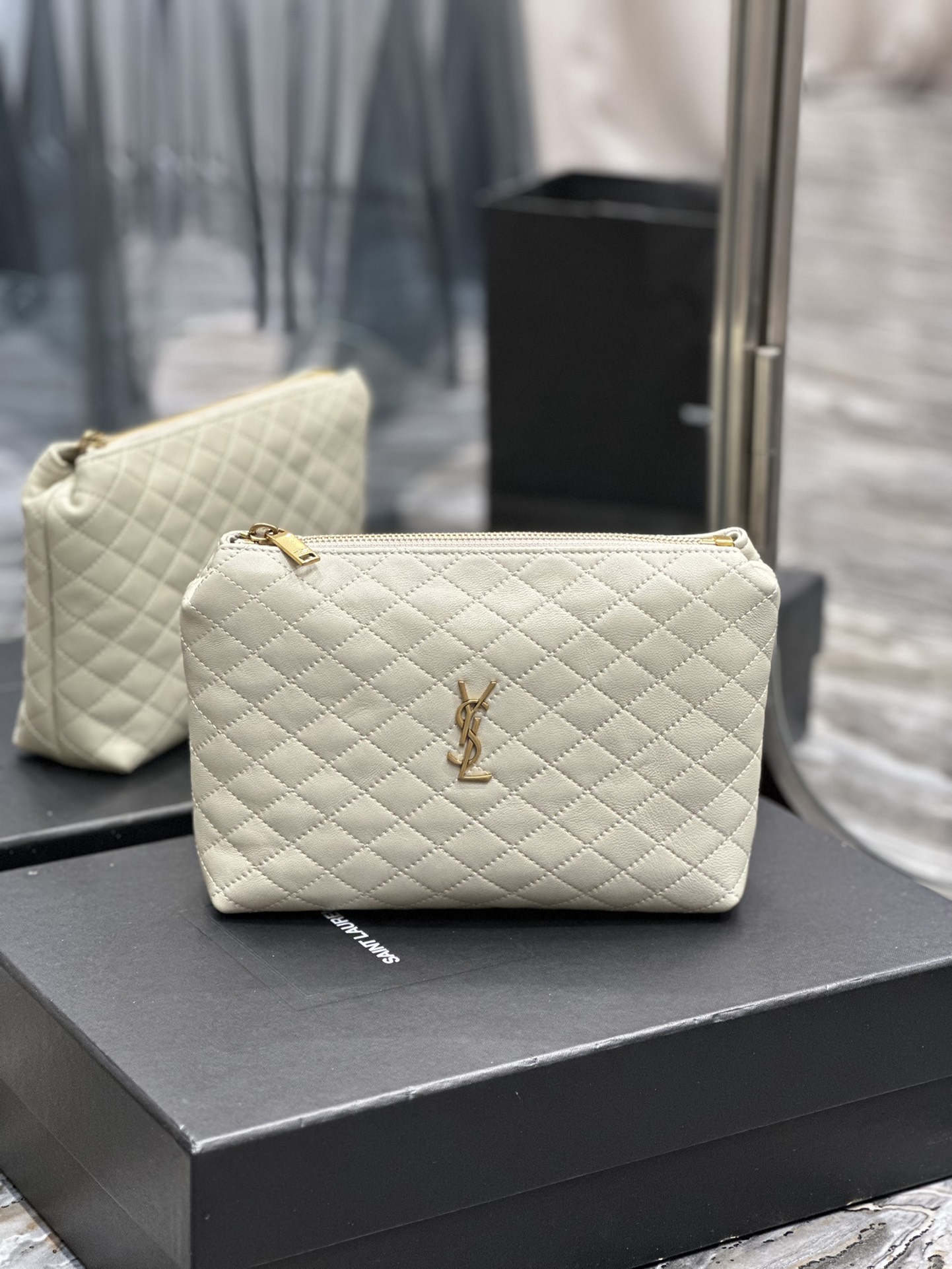 Handbags SAINT LAURENT 733955 size 23  17  5 cm - vstockx