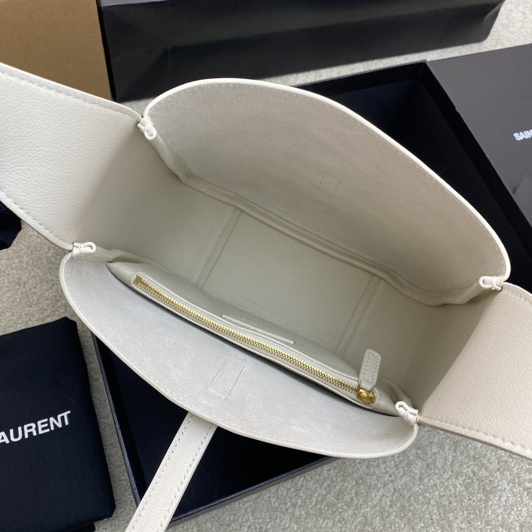 Handbags SAINT LAURENT 713938 size 22x22x10 cm - vstockx