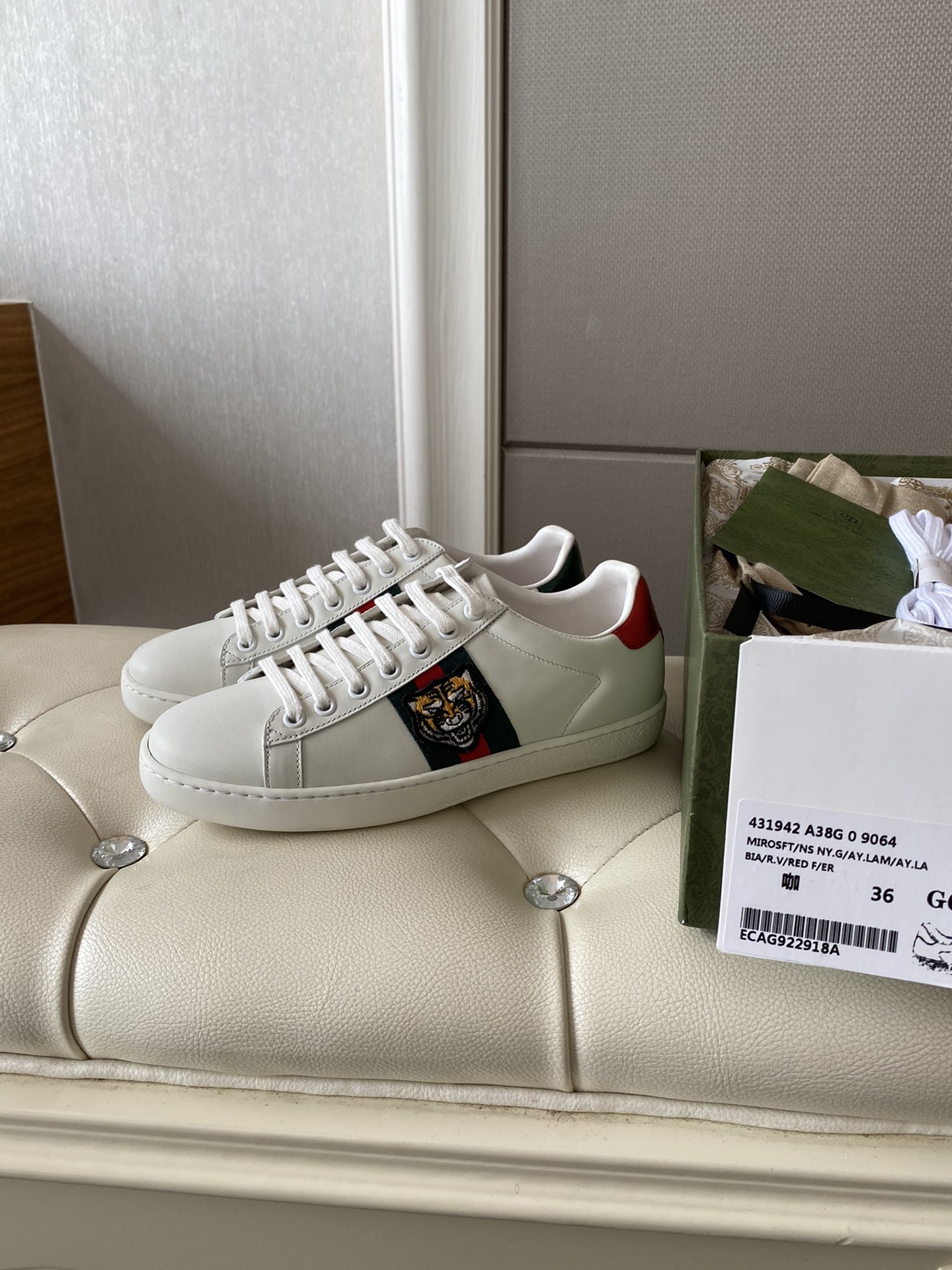 Gucci Women's Ace sneaker with bee sneaker 4 - vstockx