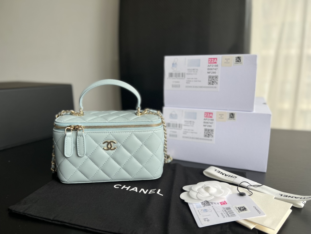 Handbag Chanel AP2199 size 17cmx9.5cmx8 cm - vstockx