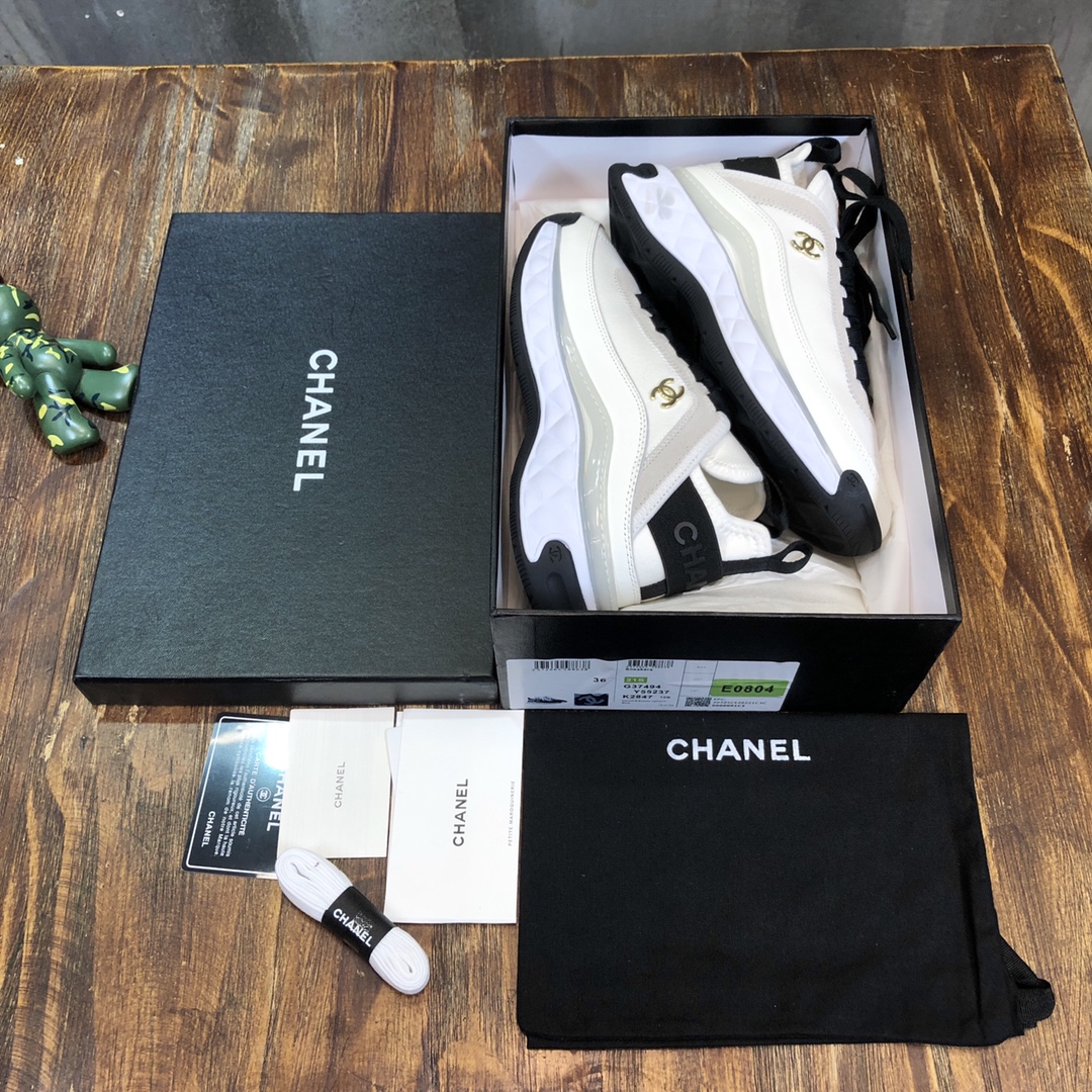 Chanel Fabric & Suede Calfskin Low Top Sneaker 16 - vstockx