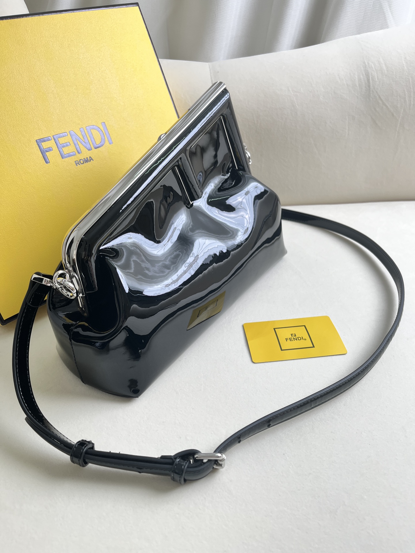 handbags FENDI 129 size:26 - vstockx