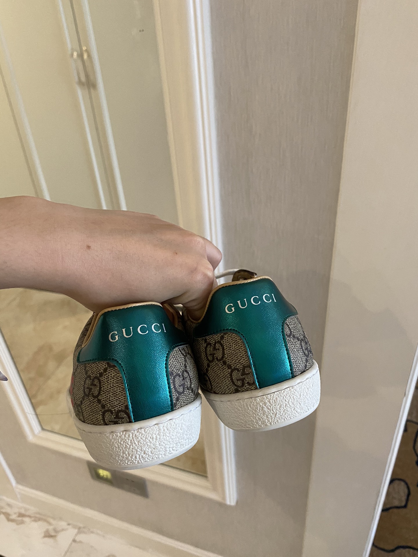 Gucci Women's Ace sneaker with bee sneaker 4 - vstockx