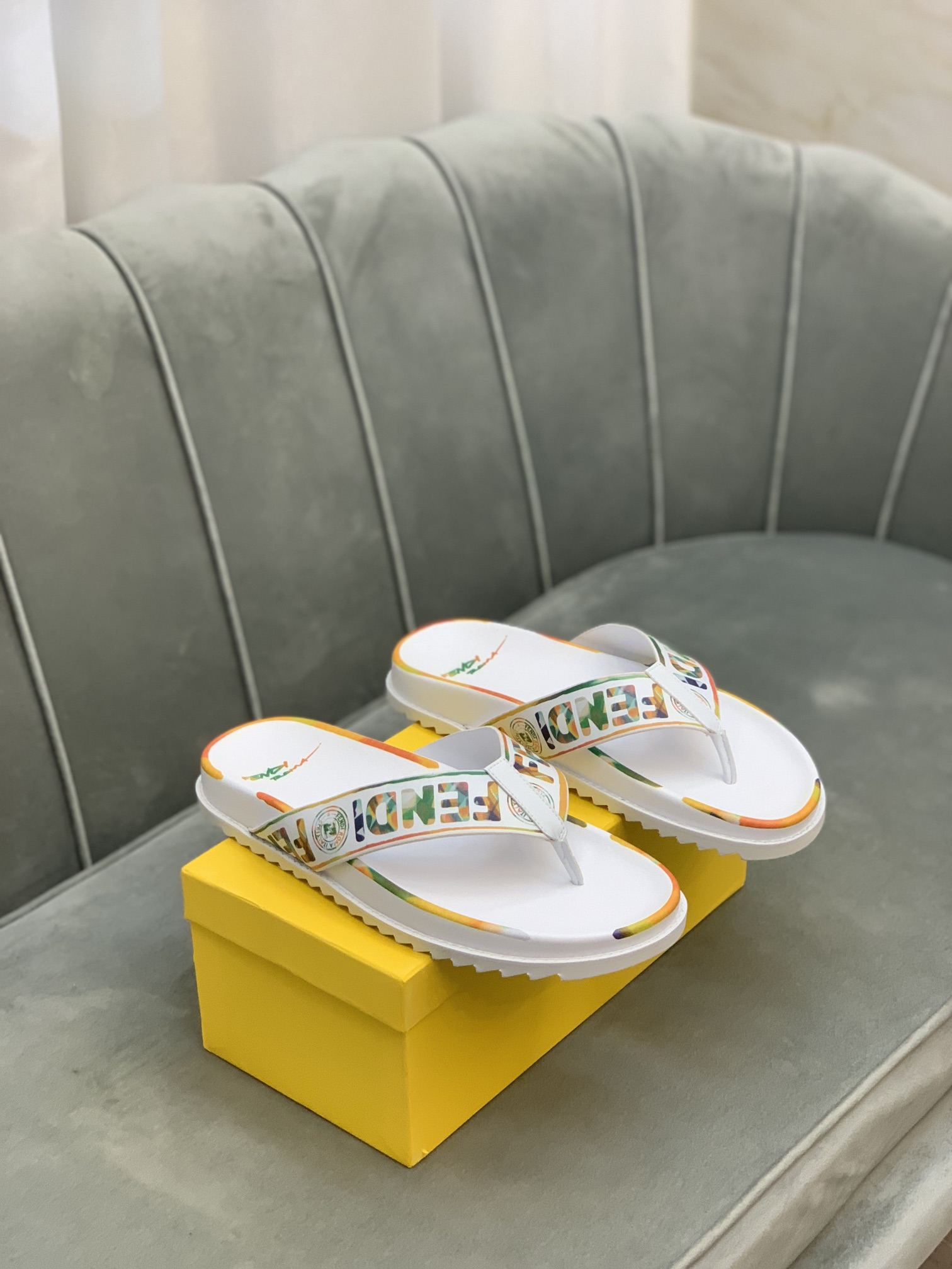 Fendi Slides 8 - vstockx