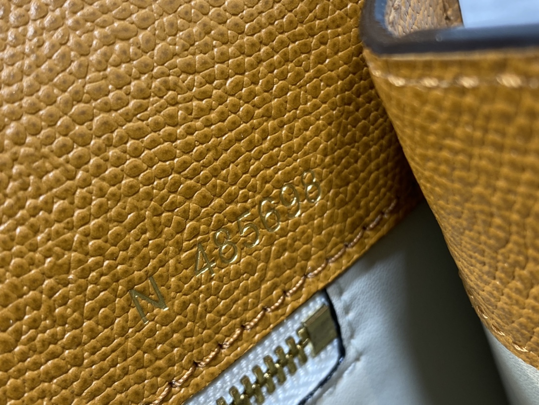 Handbag VALEXTRA size ** - vstockx