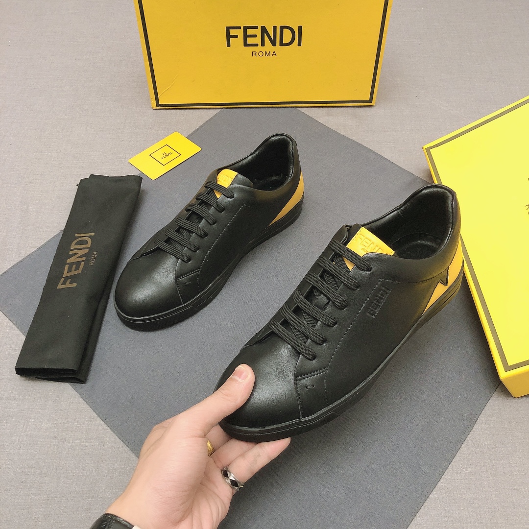 Fendi Low Top Sneakers 20 - vstockx